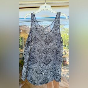 Old Navy Black and White Mosaic Graphic Sleeveless Tank Top